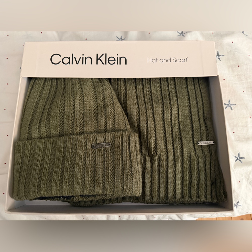 Calvin Klein Green Ribbed Sweater Hat & Scarf